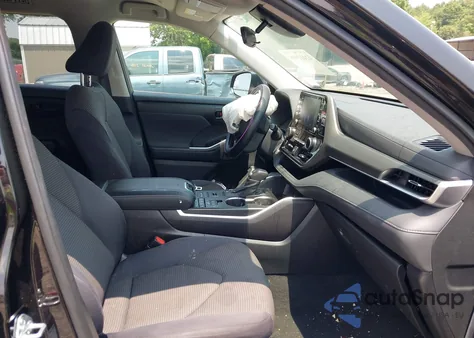 2021 Toyota Highlander Le z USA, uszkodzony, nr VIN 5TDBZRBHXMS156006